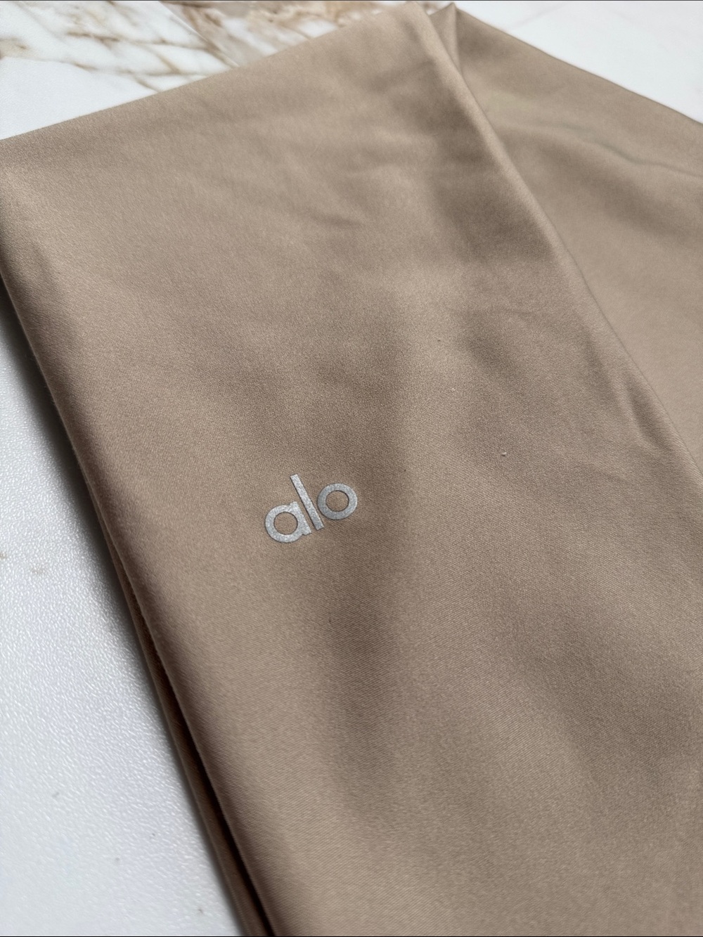 Alo Yoga High Waisted Sleek Leggings Tan Logo Spellout Trendy workout Sporty